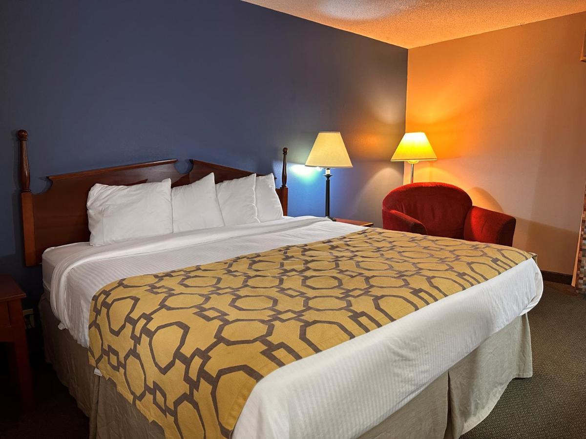 Baymont By Wyndham Corydon Hotel Екстериор снимка