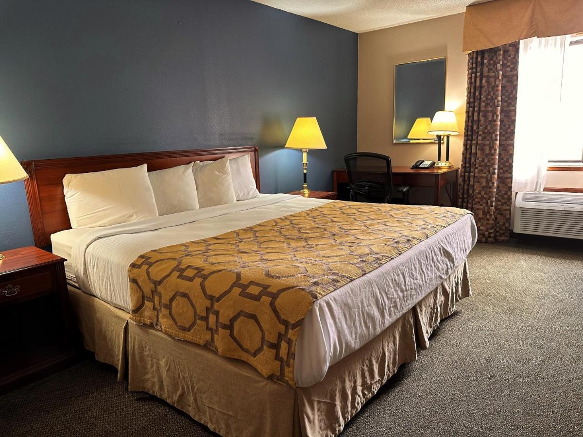 Baymont By Wyndham Corydon Hotel Екстериор снимка