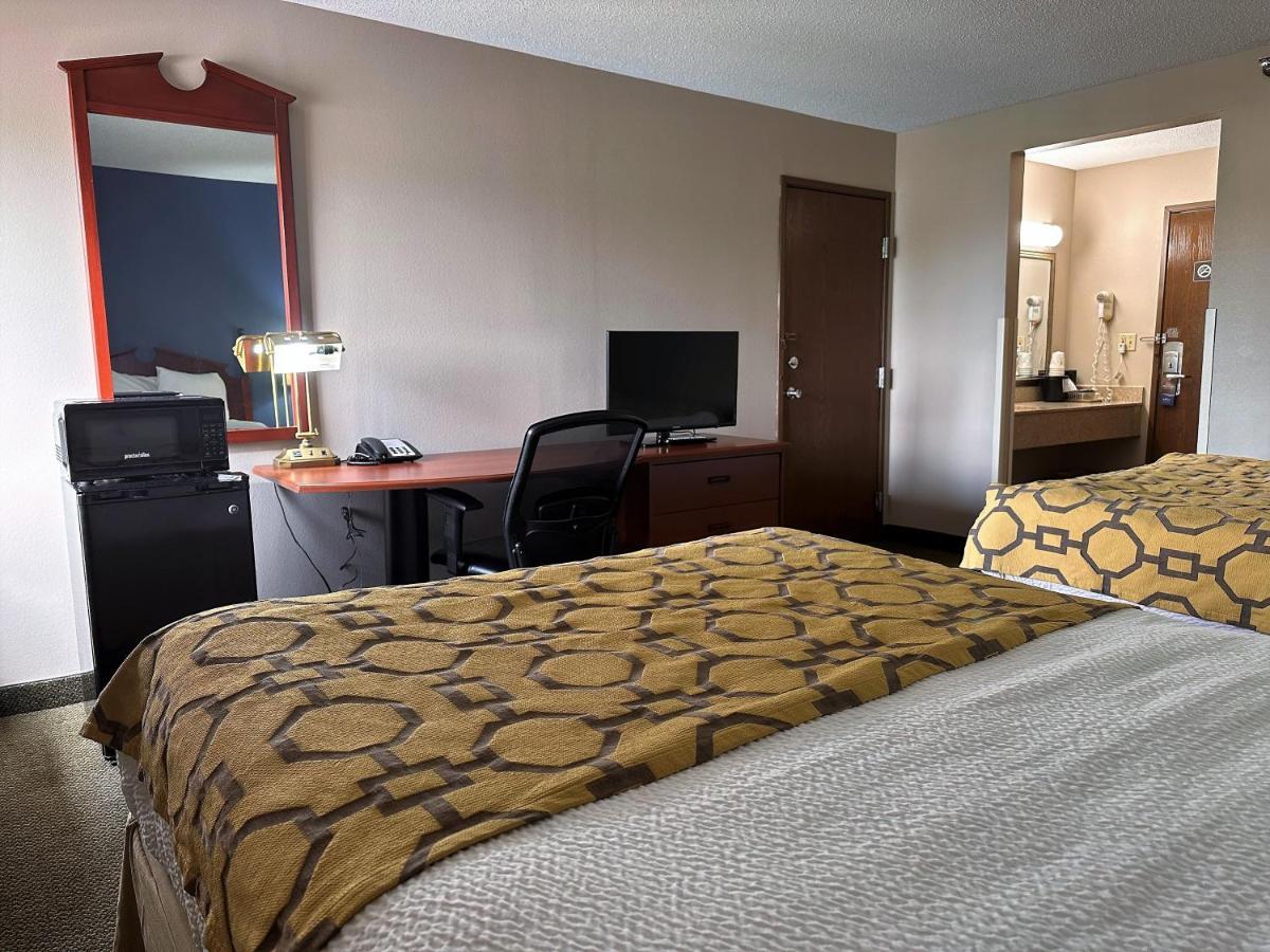 Baymont By Wyndham Corydon Hotel Екстериор снимка