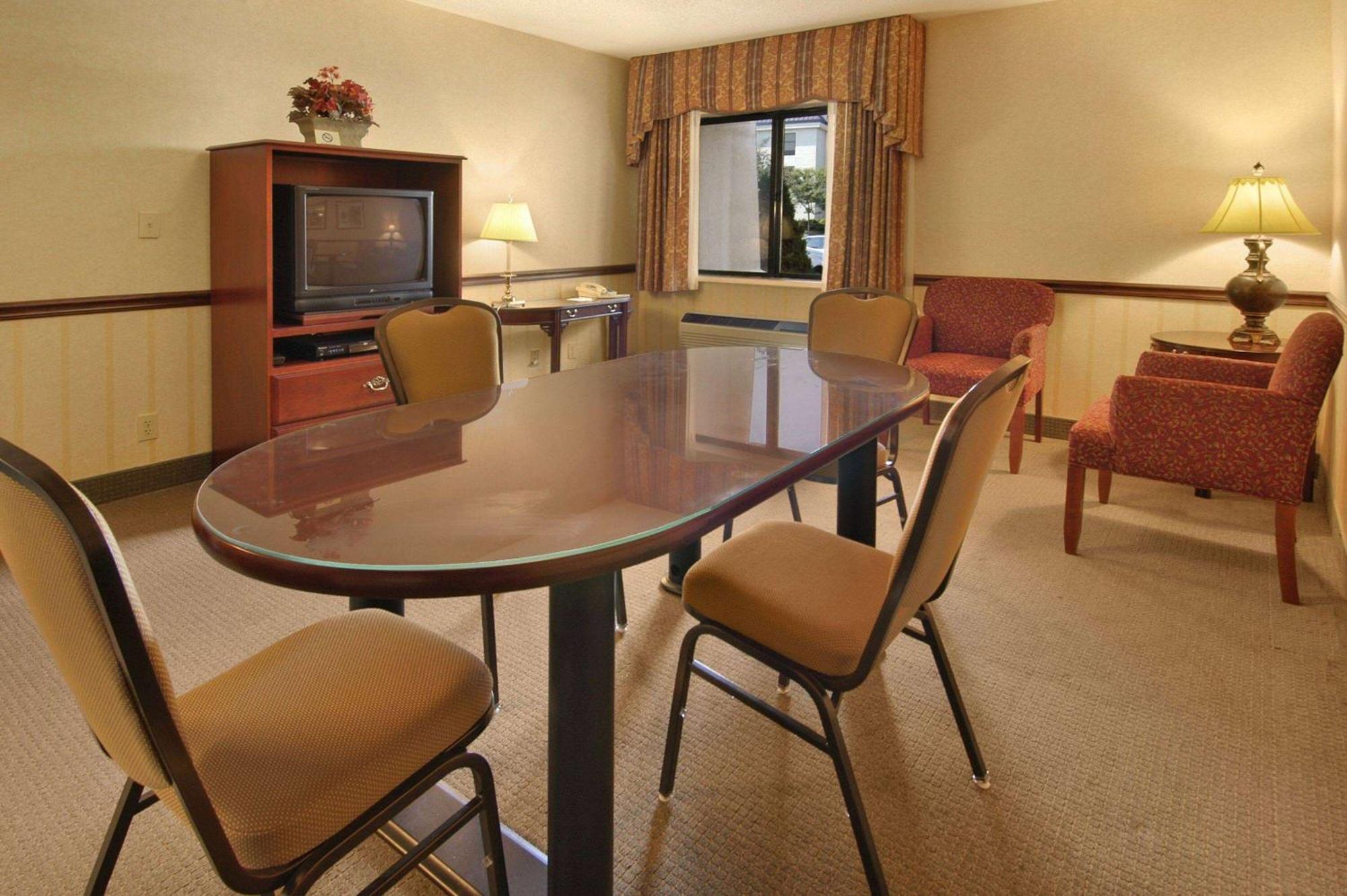Baymont By Wyndham Corydon Hotel Екстериор снимка