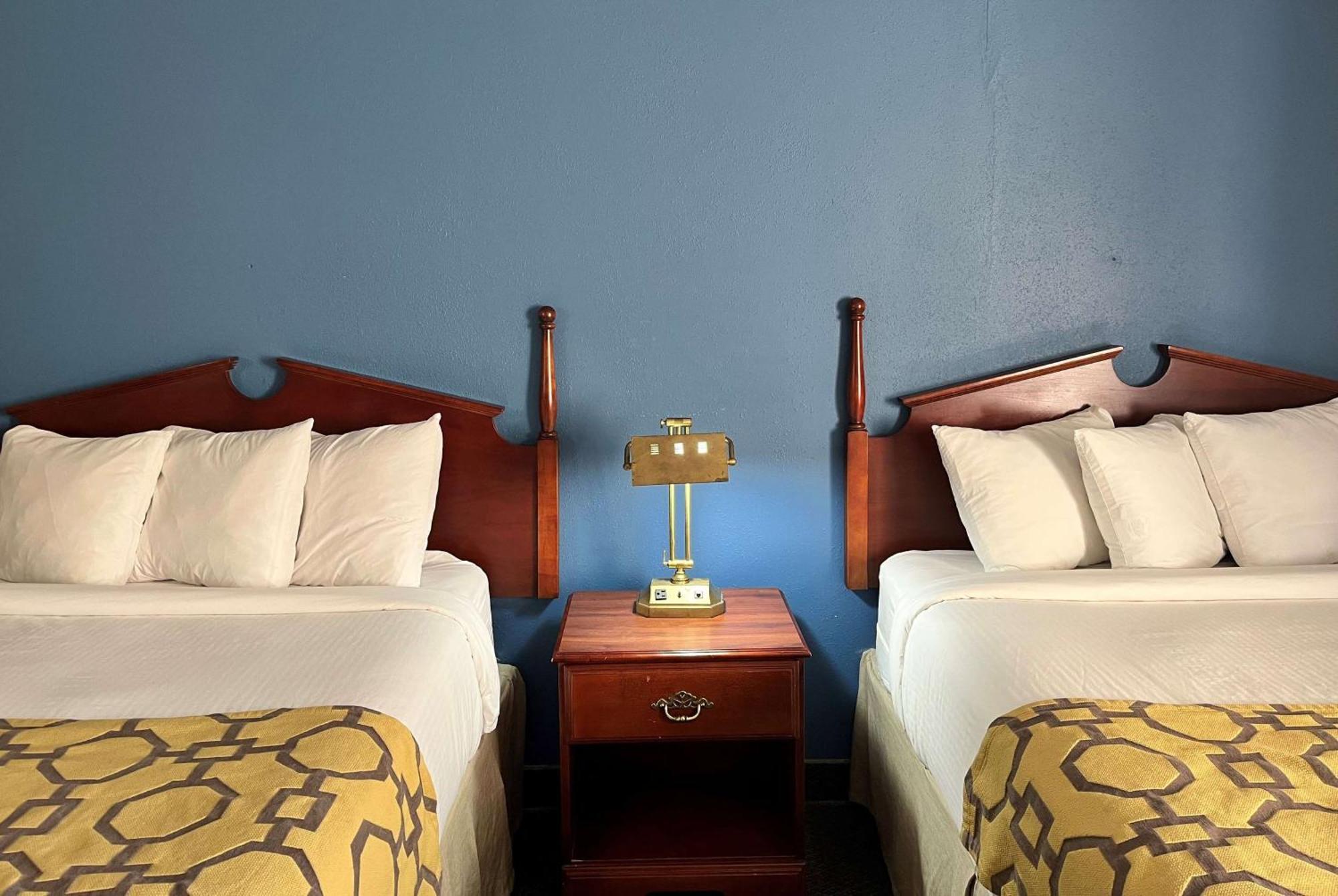 Baymont By Wyndham Corydon Hotel Екстериор снимка