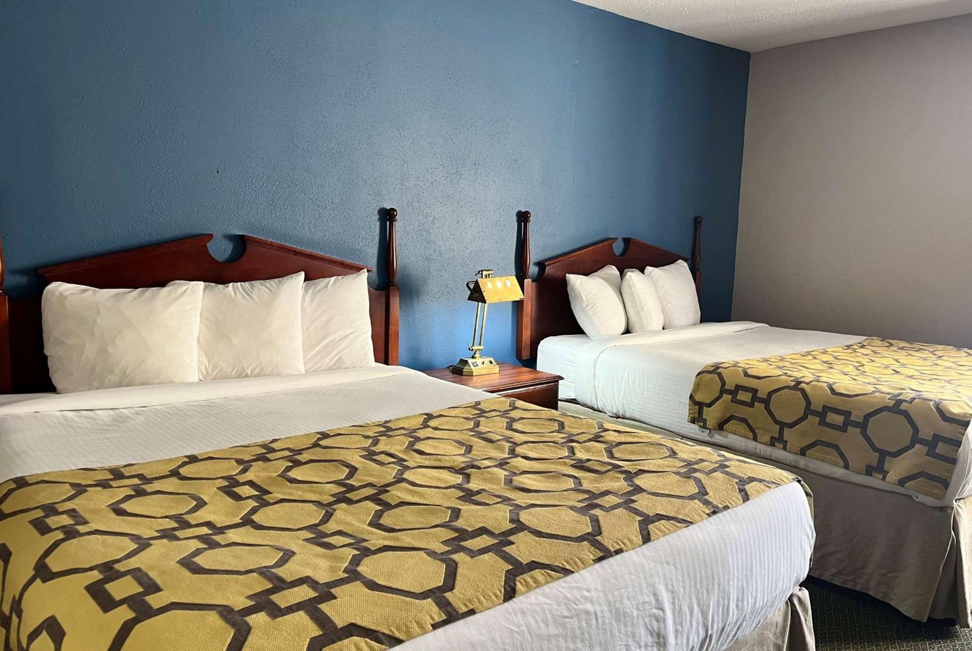 Baymont By Wyndham Corydon Hotel Екстериор снимка
