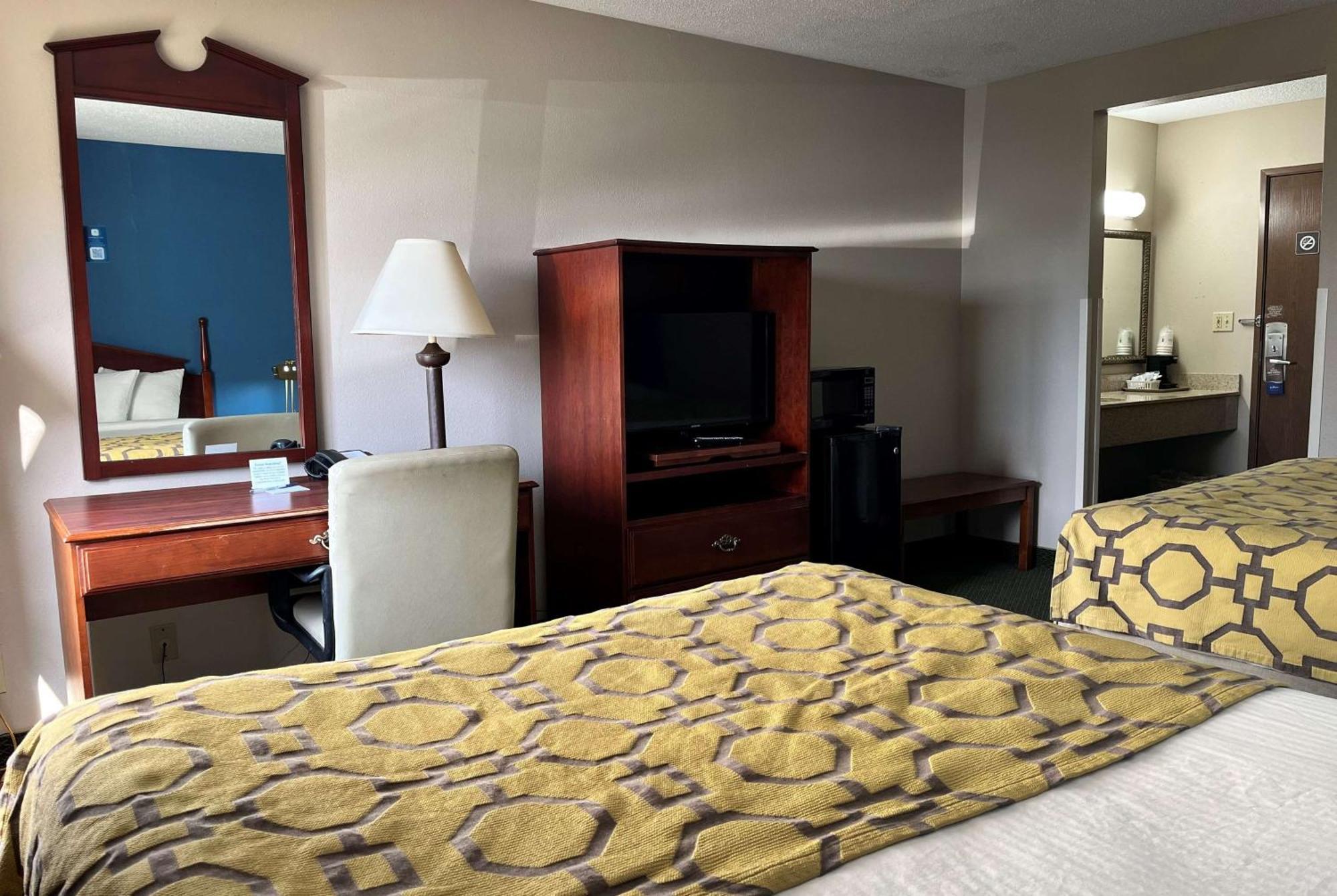 Baymont By Wyndham Corydon Hotel Екстериор снимка